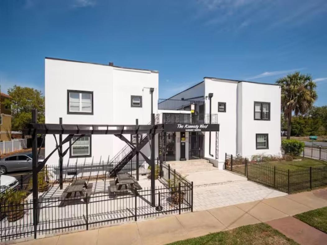 Modern Westshore Tampa Bagian luar foto
