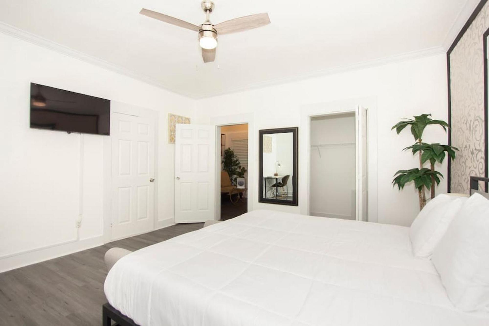 Modern Westshore Tampa Bagian luar foto