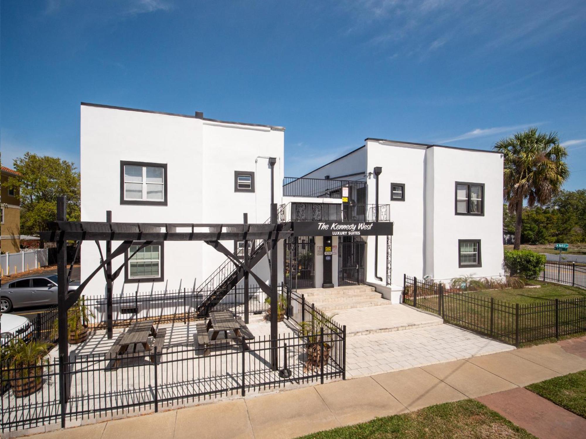 Modern Westshore Tampa Bagian luar foto